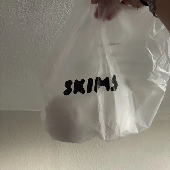 🍒SKIMS SQUARE NECK BRA🍒 - Picture 10 of 10